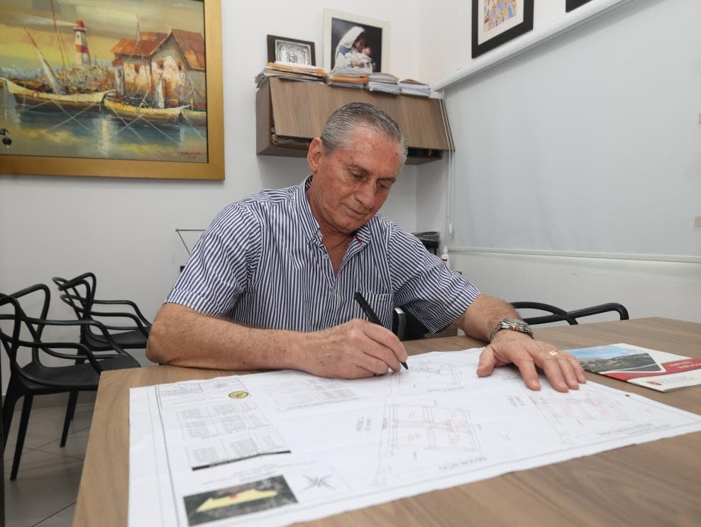 José Solines Aguayo: Construyendo Sueños y Transformando Ecuador